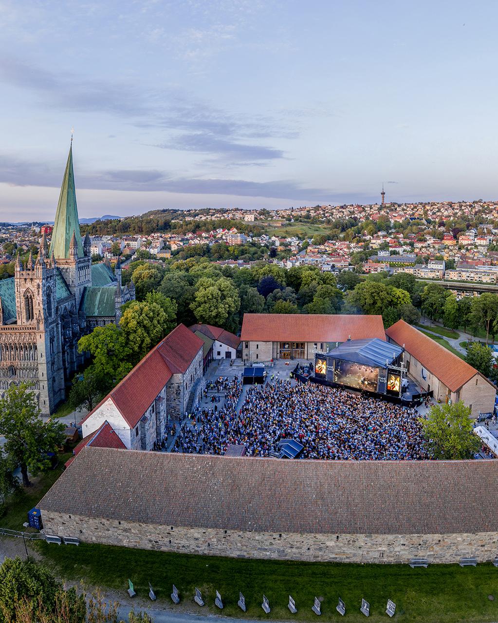 Olavsfestdagene 2019 Borggården med Lind, Holm, Nilsen og Fuentes på scenen. 31.7.19. Foto: Ole Martin Wold